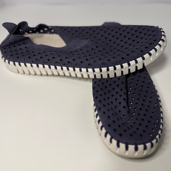 Isle Jacobson Shoes Womens 11 (42) Navy Suede Perforated Tulip Loafers - Picture 5 of 7